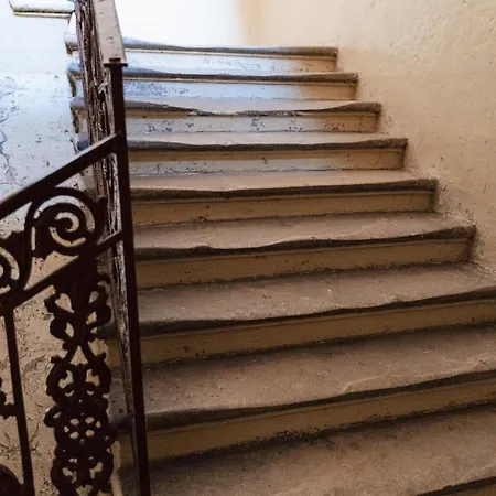 Sui Lecci بيت للعطل *